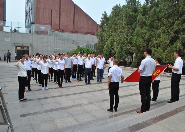 3革命圣地重温入党誓词.JPG 3革命圣地重温入党誓词.JPG