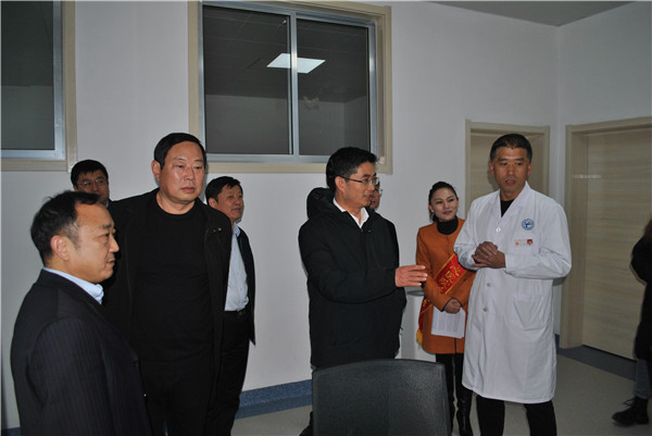 在磁共振参观.jpg 在磁共振参观.jpg