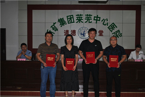 优秀医师团队代表.jpg 优秀医师团队代表.jpg