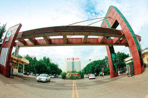 医院大门.jpg 医院大门.jpg