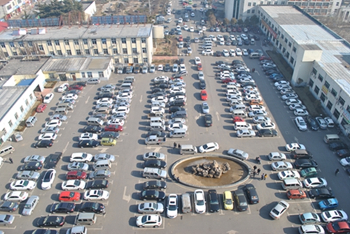 停车井然有序.jpg 停车井然有序.jpg
