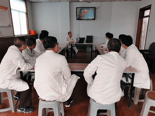 精神科沙盘游戏培训_副本.jpg 精神科沙盘游戏培训_副本.jpg