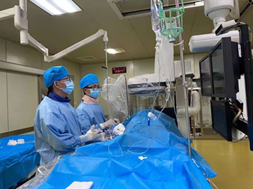 国内一流的技术和装备.jpg 国内一流的技术和装备.jpg