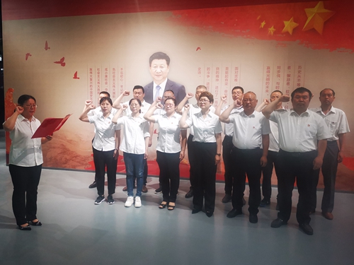 重温入党誓词.jpg 重温入党誓词.jpg