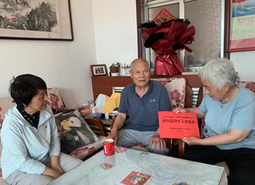 走访慰问退役军人老党员李恒新.jpg