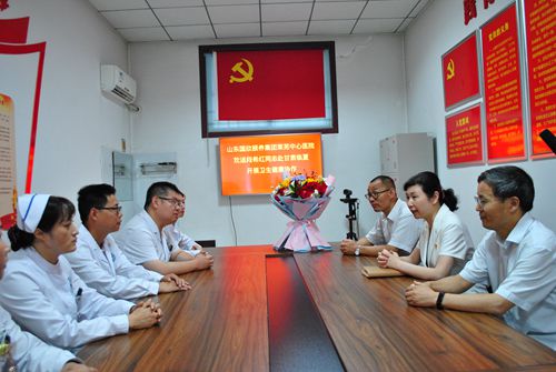 院领导与段医师座谈_副本.jpg 院领导与段医师座谈_副本.jpg