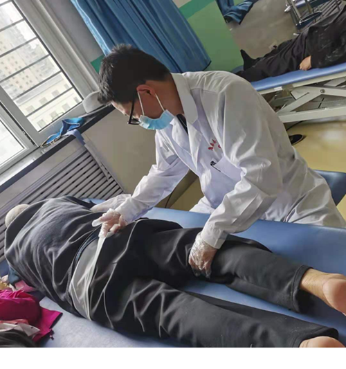 段希红为病人治疗_副本.png 段希红为病人治疗_副本.png