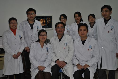 与科室部分成员在一起_副本.jpg 与科室部分成员在一起_副本.jpg