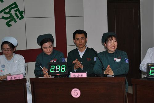 5急诊科代表队护理知识抢答赛中折桂_副本.jpg 5急诊科代表队护理知识抢答赛中折桂_副本.jpg
