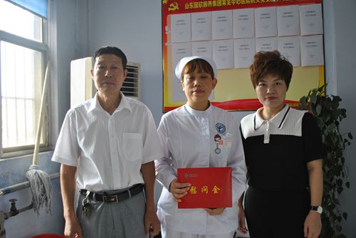 慰问临时困难职工_副本.jpg 慰问临时困难职工_副本.jpg