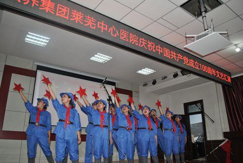高唱爱国歌曲弘扬爱国情怀_副本.jpg 高唱爱国歌曲弘扬爱国情怀_副本.jpg