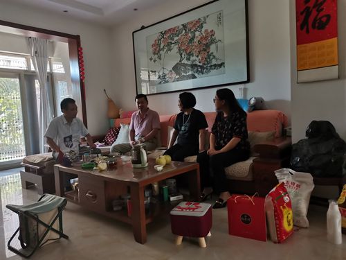 走访雷琴_副本.jpg 走访雷琴_副本.jpg