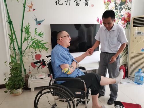 走访吕宗芝_副本.jpg 走访吕宗芝_副本.jpg
