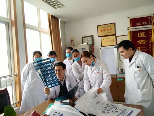 呼吸内科北京专家邝土光教授主持多学科会诊_副本.jpg 呼吸内科北京专家邝土光教授主持多学科会诊_副本.jpg