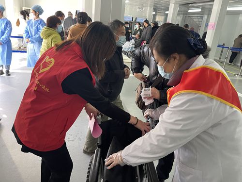 寒冬就医有温�?我为患者办实事2_副本.jpg 寒冬就医有温�?我为患者办实事2_副本.jpg